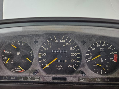 Mercedes W124 kilometre saati